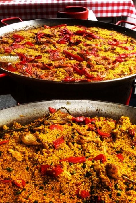 Paella Wedding, Spanish Paella, Wedding Caterer, Wedding Food Drink, Spanish Wedding, Food Style, Wedding Catering, Food Market, Anniversary Party