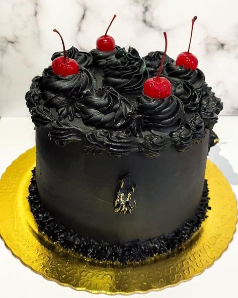 Goth Cake, Bolo Black, Birthday 17, Minimalist Cake, Avada Kedavra, Bento Cake, Gothic Lolita, Black Aesthetic, Pool Party