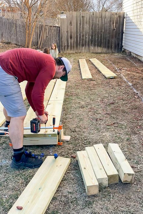 A step by step guide on building your own tall outdoor planter boxes. Know the materials needed and how to layer raised garden beds. Start your dream garden today! The link will take you to the full tutorial or SAVE THIS PIN FOR LATER! Diy Outdoor Flower Planters, Elevated Planter Boxes Diy, Building Planter Boxes, Pea Trellis, Elevated Planter Box, Outdoor Planter Boxes, Raised Planter Boxes, Diy Planter Box, Growing Potatoes