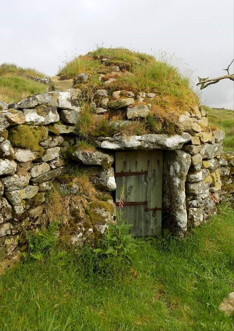 Garden Huts, Greek Mountains, Root Cellars, Stone Cabin, Earth Sheltered Homes, Underground Shelter, Bushcraft Shelter, Off Grid House, Geodesic Dome Homes