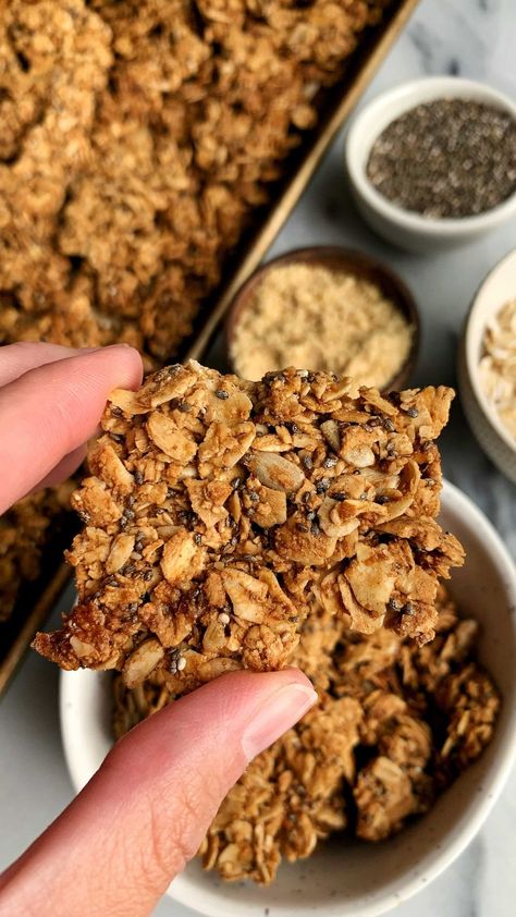 rachlmansfield on Instagram: CRUNCHY CLUSTERY NUT-FREE GRANOLA! if you love clusters as much as i do.. make👏🏻this👏🏻ASAP! i keep it in the fridge or freezer for extra… Nut Free Granola Recipe, Granola Clusters Recipe, Nut Free Granola, Vegan Peanut Butter Cups, Pumpkin Spice Granola, Granola Ingredients, Healthy Granola Bars, Granola Recipe Homemade, Peanut Butter Granola