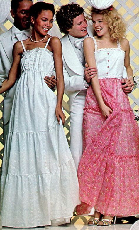 1978 Fashion High Schools, 1978 Fashion, Saint Agnes, Seventeen Magazine Fashion, Fashion Pose, 1970s Clothing, 60s 70s Fashion, 70s Aesthetic, Seventies Fashion