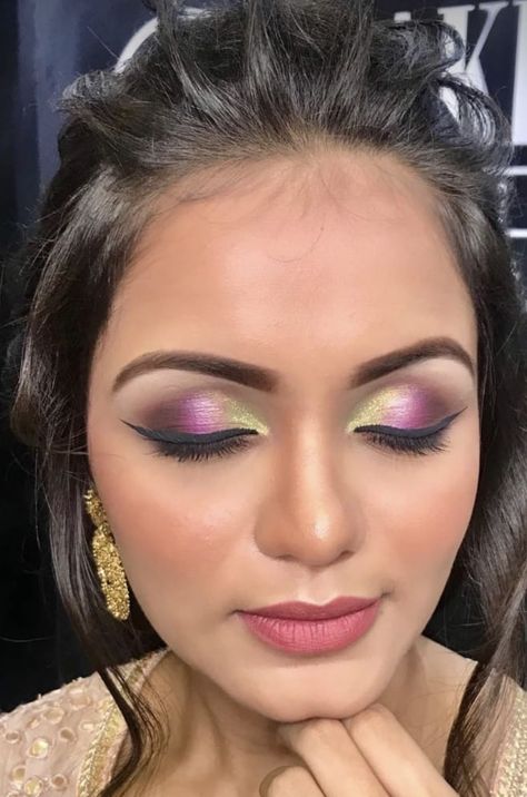 Face Makeup Guide, Diwali Wallpapers, Bollywood Makeup, Wedding Eye Makeup, Hand Makeup, Peach Makeup, Makeup Steps, Glittery Eyes, Gold Eye Makeup