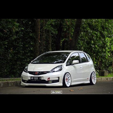 https://instagram.com/p/0uzXuavf5z/?taken-by=ansadewantara Honda Fit Sport Modified, Honda Fit Custom, Honda Jazz Modified, Honda Fit Modified, Honda Fit Sport, Honda Civic Vtec, Honda Vtec, Civic Car, Honda Fit Jazz