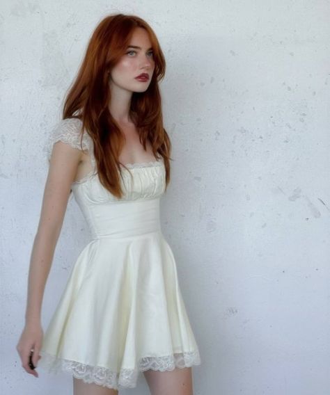 ليلي كولينز, Mini Prom Dresses, Ginger Girls, Dress Aesthetic, Short Dresses Casual, Ginger Hair, Lace White Dress, Ruched Dress, Looks Vintage