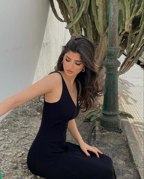 RASHAN MH on Instagram: “kissed by the spanish sun 🌞” Rashan Mh, Celebrity Casual Outfits, Spanish Woman, Classy Prom Dresses, Beautiful Curly Hair, Haircuts For Long Hair, Beautiful Long Hair, How To Pose, Classy Women