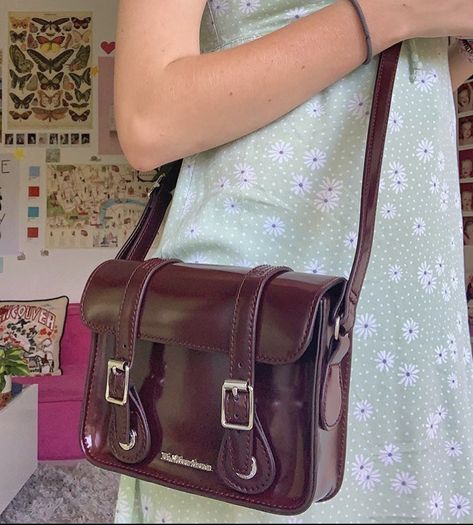 Dr Marten Purse, Dr Martens Messenger Bag, Dr Marten Messenger Bag, Dr Martens Purse, Dr Martens Bag Outfit, Dr Marten Bag, Satchel Bag Outfit, Satchel Aesthetic, Doc Martens Bag