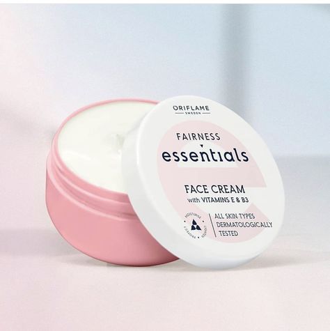 🍀  PIMENTEL STORE🍀 https://es.oriflame.com/?Store=PimentelStore      Ilumina, ✨Hidrata y suaviza tu piel con la nueva Crema ESSENTIALS FAIRNESS, contiene Vitaminas E Y B3 que ayudan a igualar el tono de la piel. 🍀YOMEQUEDOENCASA 🍀 Glow Essential Face Cream Oriflame, Oriflame Essentials, Proper Nouns Worksheet, Oriflame Products, Oriflame Beauty Products, Introduce Yourself, App Pictures, Photography Product, Birthday Cake Decorating