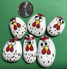 Chicken Painted Rocks, Cute Rock Painting Ideas Simple, Animals Crafts, Rock Animals, Garden Rock Art, Painted Rock Animals, Diy Rock Art, Chicken Painting, Mandala Rock Art