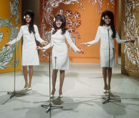 The Ronettes Ronnie Spector, 50s Music, 60s Girl, The Ronettes, 1960s Music, Mod Girl, 60s Music, Old School Music, Little Shop Of Horrors