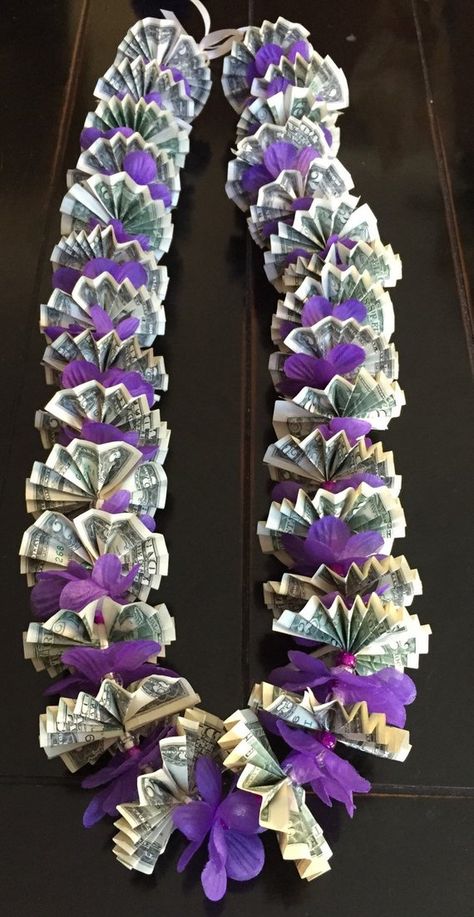 Creative Graduation Gifts, Graduation Leis Diy Ribbons, Money Lei Diy, Graduation Leis Diy, Graduation Money Lei, Money Leis, Graduation Money Gifts, Candy Lei, Diy Graduation Gifts