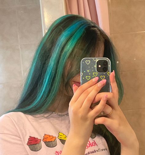 Blue And Green Chunky Highlights, Colored Chunky Highlights, Blue Chunky Highlights, Chunky Colored Highlights, Chunky Highlights Short Hair, Light Blue Hair Dye, Teal Highlights, Dye Inspiration, Turquoise Highlights