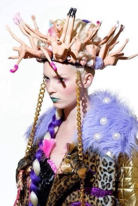 Olè Crazy Hats, Weird Fashion, Avant Garde Fashion, Borderlands, Barbie World, Festival Outfits, Headdress, Kitsch, Mardi Gras