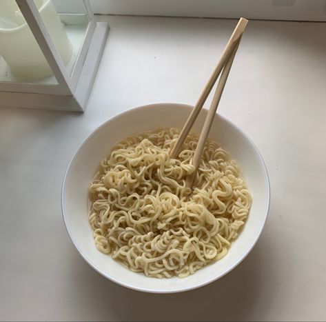 Mr Noodles, Noodles Aesthetic, Super Noodles, Plain Noodles, Garlic Butter Noodles, Buttered Noodles, Yummy Comfort Food, Easy Snacks, I Love Food