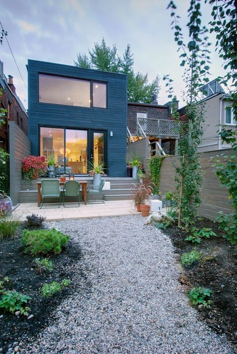 Townhouse Garden, Narrow Garden, Backyard Design Ideas, Cheap Backyard, Hardscape Design, Contemporary Exterior, Landscape Construction, Backyard Inspo, Beautiful Backyards