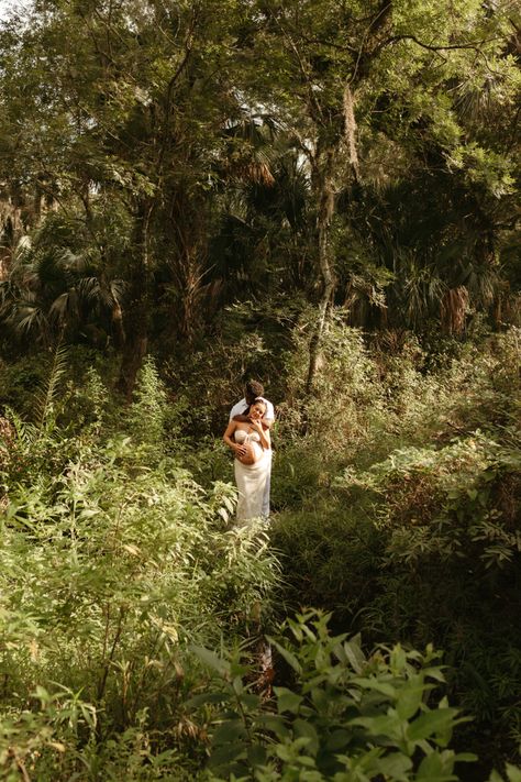 Bush Maternity Photoshoot, Maternal Photoshoot Ideas, Maternity Shoot In Nature, Maternity Photoshoot In Woods, Maternity Photography Outdoors Spring, Enchanted Maternity Shoot, Green Maternity Shoot, Botanical Maternity Shoot, Maternity Shoot In The Woods