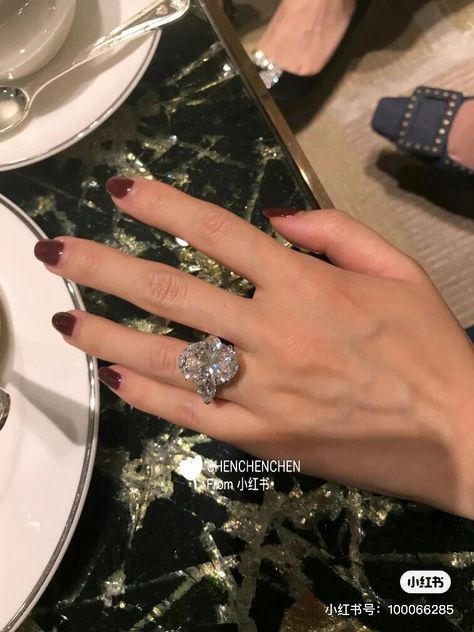 Big Diamond Engagement Rings, Expensive Diamond, Future Engagement Rings, Expensive Jewelry Luxury, Dope Jewelry, Dream Engagement, Dream Engagement Rings, Classy Jewelry, Jewelry Luxury