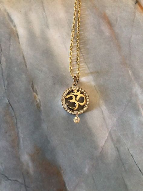 Necklace Design Ideas, Cs Logo, Gold Pendants For Men, Ambe Maa, Om Sign, Om Necklace, Gold Pendent, Indian Wedding Jewelry Sets, Om Pendant