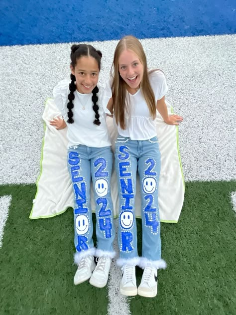 Senior 2023 Jeans Ideas, Pep Rally Overalls, Senior Diy Outfits, Spirit Day Shirts Diy, Senior Jean Ideas Painted, Senior Year Jeans 2024, Painting Pants For Homecoming, Spirit Day Pants Ideas, Senior Overalls Ideas 2024