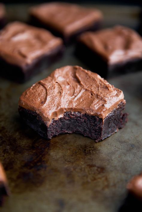 Double Chocolate Bourbon Brownies - Broma Bakery Bourbon Brownies Recipes, Guinness Brownies, Snickers Brownies, Bourbon Brownies, Boozy Baking, Guinness Chocolate, Brownies Recipes, Whipped Ganache, Chocolate Cream Cheese Frosting