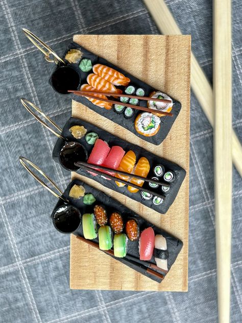 Miniature polymer clay sushi plate earrings Sushi Polymer Clay, Sushi Clay, Polymer Clay Sushi, Sushi Nails, Clay Sushi, Polymer Clay Food Earrings, Plate Earrings, Polymer Clay Food, Ceramic Food