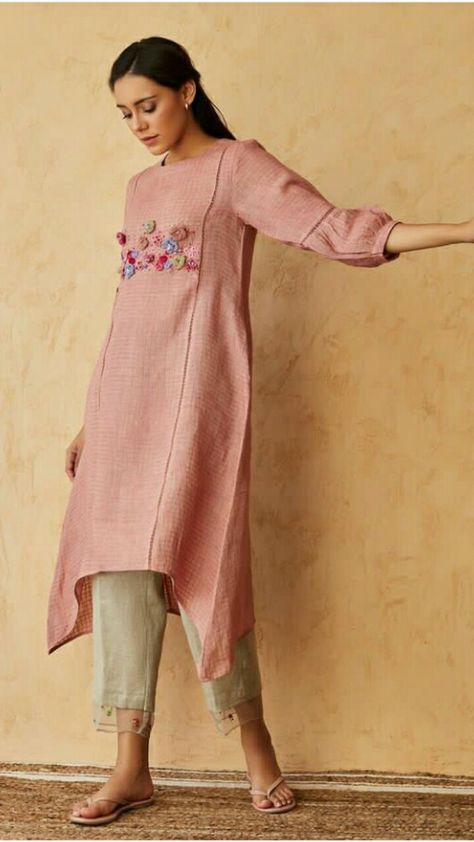 Unique Kurti Designs Style, Latest Kurta Designs Women, Kurtis Neck Designs, Hand Embroidery Neck Designs, Latest Kurti Designs Pattern, Neck Designs For Kurtis, Designs For Kurtis, Latest Kurta Designs, Plain Clothing