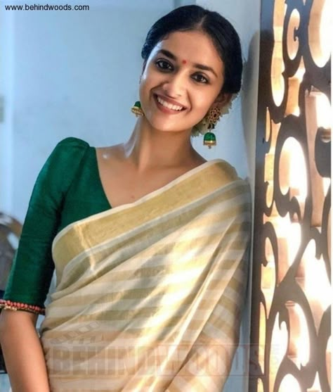 Kerala Saree Blouse, White Sari, Brocade Blouse Designs, Kerala Saree Blouse Designs, Onam Saree, Saree Blouse Styles, Cotton Saree Blouse Designs, Keerthi Suresh, Cotton Saree Blouse