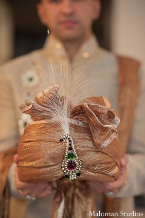 Groom Dress Men, Indian Wedding Poses, Wedding Outfits For Groom, Indian Groom Wear, Wedding Dresses Men Indian, Groom Photoshoot, Indian Wedding Photography Couples, Bridal Photography Poses, Indian Wedding Couple Photography