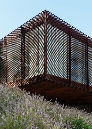 Green Architect, Green Facade, Warehouse Design, Casa Container, Green Architecture, Structure Architecture, Street Furniture, Sustainable Architecture, Green Roof