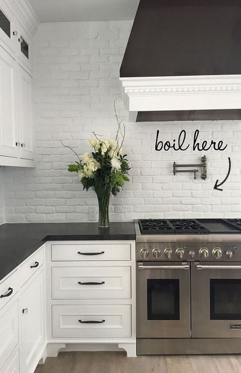 Painted Brick Backsplash, White Brick Backsplash, White Brick Tiles, Brick Backsplash Kitchen, White Brick Wall, Kitchen Simple, Look Wallpaper, Faux Brick Walls, Brick Kitchen