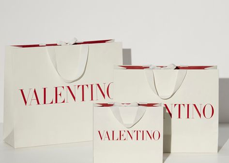 Valentino Fashions Sustainable Packaging – Graphic Design USA Retail Packaging Ideas, Valentino Packaging, Packaging Graphic Design, Brand Identity Package, Label Packaging, Recycle Symbol, Valentino Fashion, Identity Package, Fashion Packaging