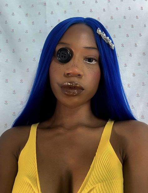 Halloween Costumes Black Women, Costumes For Black Women, Halloween Outfits Ideas, Coraline Costume, Black Cosplayers, Most Creative Halloween Costumes, Halloween Costumes 2022, Vampire Bride, Dark Blue Hair