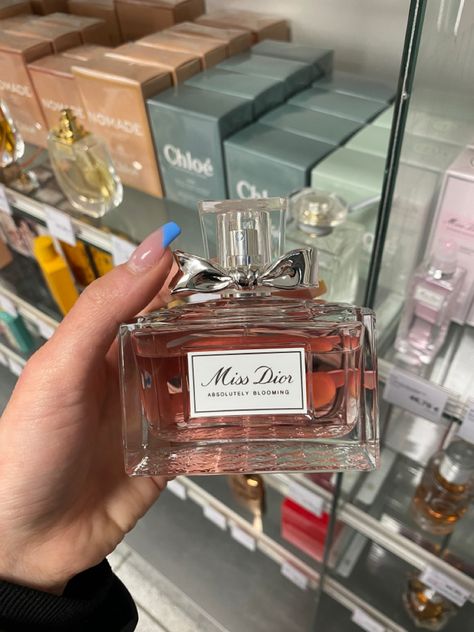 Miss Dior Perfume Absolutely Blooming, Miss Dior Absolutely Blooming, Dior Absolutely Blooming, Absolutely Blooming, Miss Dior Perfume, Jo Malone Perfume, Girl Therapy, Miss Dior Blooming Bouquet, Perfume Display