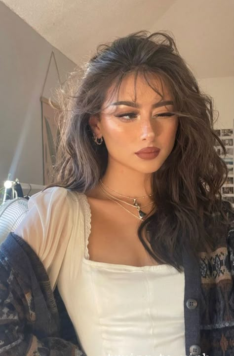 Black Wispy Hair, Virgo Rising Hairstyle, Dark Brown Eyes Hair Color Ideas, Pretty Girls With Dark Hair Long, Pretty Girls With Bangs, French Bangs Curly Hair, Dark Feminine Hair, Bangs With Side Part, Alyssa Renee