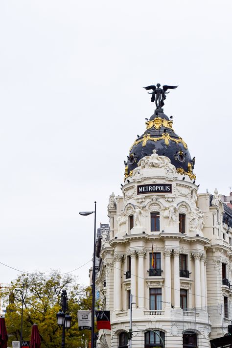 Metropolis Building, Madrid, Spain, Madrid in the fall Metropolis Madrid, Barcelona Ideas, Sketching Reference, Wattpad Ideas, Spain Itinerary, Magic Places, Madrid Travel, Spain Madrid, Spain Photography