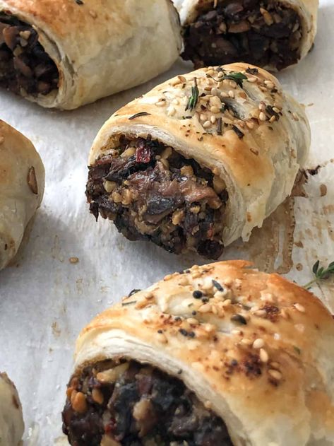 Vegan Pastry Recipes Savoury, Veg Sausage Rolls, Mushroom Sausage Rolls, Veggie Sausage Rolls, Vegan Sausage Rolls Recipe, Vegan Sausage Roll, Vegetarian Sausage Rolls, Vegan British Recipes, Vegan Sausage Rolls