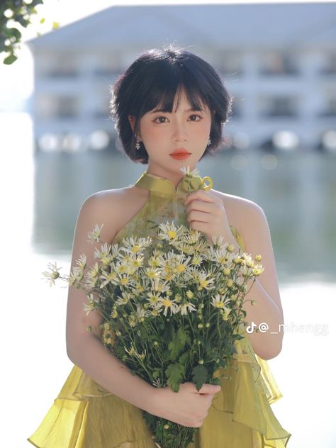 Holding Flowers Pose Reference, Holding Flowers Pose, Flowers Pose, Photograph Art, Holding Flowers, People Photography, Real People, Pose Reference, Photographer