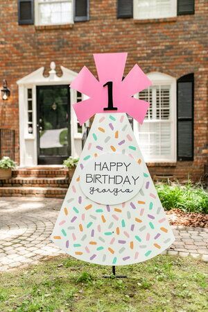 First birthday yard decor Birthday Yard Decorations Diy, Number One Sign Birthday Diy, 1st Birthday Yard Signs, Diy Birthday Signs For Yard, Diy Birthday Yard Signs, Happy Birthday Yard Signs Diy, Diy Birthday Sign, Happy Birthday Yard Signs, Yard Party