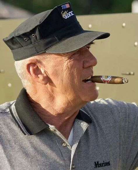 RIP, Gunney. Our kinda guy... R Lee Ermey, Cheap Cigars, Famous Cigars, Man Relaxing, Good Cigars, Cuban Cigars, Pipes And Cigars, Cigars And Whiskey, United States Marine Corps