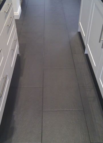 gray tile, dark grout Tile Floor Diy, Slate Tile Floor, Creative Tile, Grey Floor Tiles, Dark Tile, Slate Flooring, Diy Tile, Grey Tiles, Tile Grout