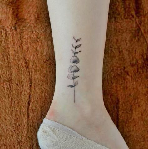 Eucalyptus tattoo Eucalyptus Tattoo, Diy Tattoo Permanent, Tattoo Diy, Leaf Tattoo, Lavender Tattoo, Bouquet Tattoo, Small Tattoos With Meaning, Tasteful Tattoos, Eucalyptus Leaf