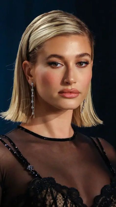 Chic Summer Haircuts 2024: Find Your Perfect Style Short Hair Bangs Wedding Styles, Slick Back Bob, Hailey Bieber Bob, Short Hair Wedding Guest, Half Shaved Hairstyles, Gala Make Up, Cute Summer Haircuts, Bangs For Straight Hair, Elegant Long Hairstyles