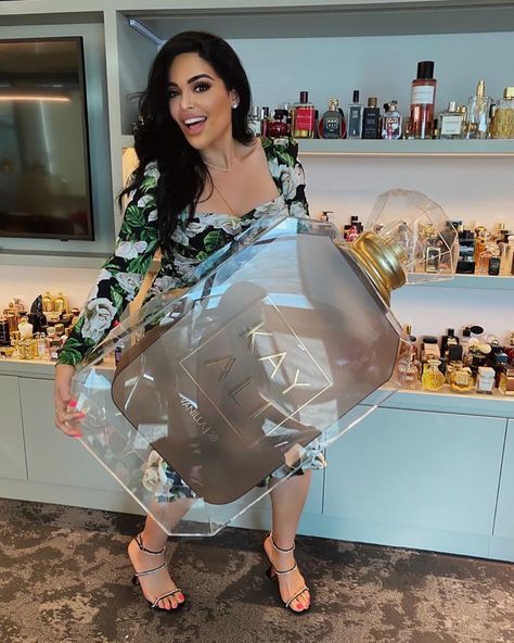 Mona Kattan on Instagram: “Who wants some Kayali?! 😍👯‍♀️ #perfumeprincess” Mona Kattan, Dubai Bling, Aesthetic Fashion, Drawing Ideas, Ted Baker Icon Bag, Dubai, On Instagram, Quick Saves, Clothes