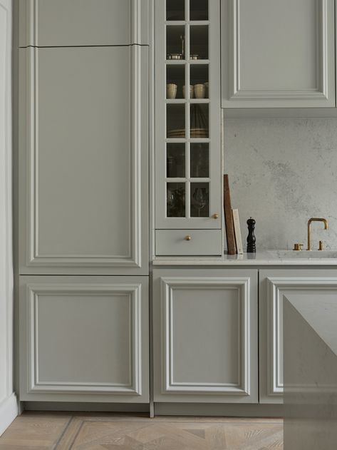 Swedish Kitchen, Marble Shelf, Smoked Mirror, Kitchen Manufacturers, Est Living, Classic Kitchens, French Interior, Kitchen Cabinetry, Architectural Features