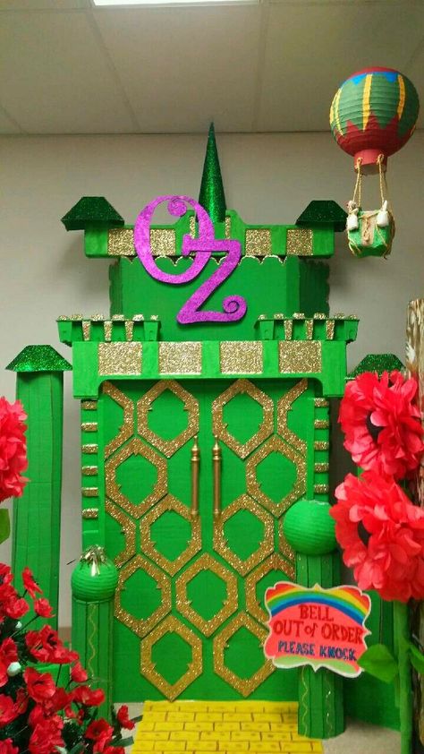 Munchkinland Decorations, Wizard Of Oz Wagon Ideas, Wizard Of Oz Hoco Theme, Wizard Of Oz Spirit Week Ideas, Wicked Door Decorations, Wizard Of Ox Trunk Or Treat, The Wizard Of Oz Door Decorations, Wizard Of Oz Emerald City Decorations, Wizard Of Oz Decorations Emerald City