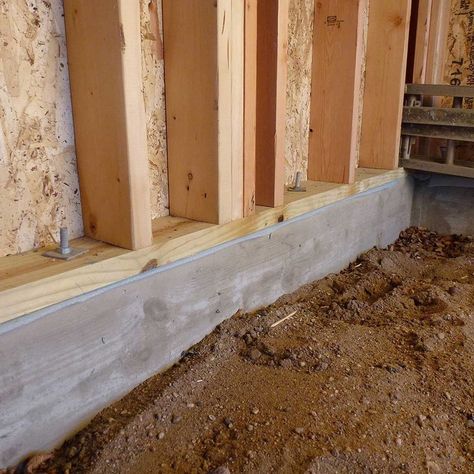 Framing Basement Walls, Wall Framing, Framing Construction, Building A Garage, The Family Handyman, Wood Frame Construction, Casa Container, Building A Shed, Family Handyman