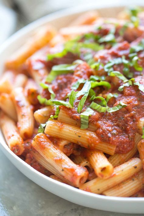 Easy Marinara Sauce Fast Pasta Sauce, Fast Pasta, Budget Dinner, Budget Dinner Recipes, Pasta Marinara, Easy Marinara Sauce, Homemade Marinara Sauce, Fast Dinner, Quick Pasta