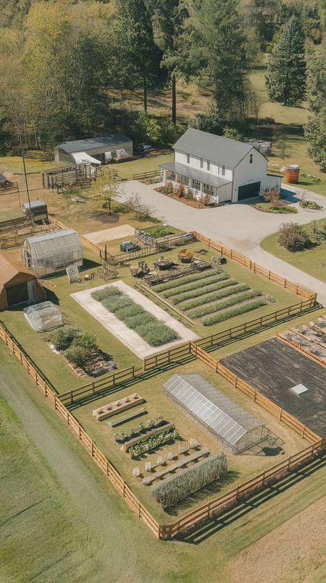 Learn how to design the perfect 5-acre homestead, tailored to your unique goals and lifestyle. Small Farming Ideas, Homestead Layout Ideas, Farm Yard Landscaping Country Living, Self Sustaining Homestead, 20 Acre Homestead Layout, 1 Acre Backyard Ideas, Farm Landscaping Ideas, 2 Acre Homestead Layout, Mini Farm Ideas