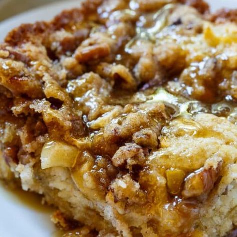 Apple Crisp Coffee Cake - Spicy Southern Kitchen Carmel Apple Coffee Cake, Apple Pie Coffee Cake Recipes, Spicy Apple Cake, Apple Crisp Coffee Cake Recipes, Apple Pecan Coffee Cake, Apple Fritter Coffee Cake, Apple Crisp Coffee Cake, Coffee Cake For Two, Apple Pie Filling Coffee Cake