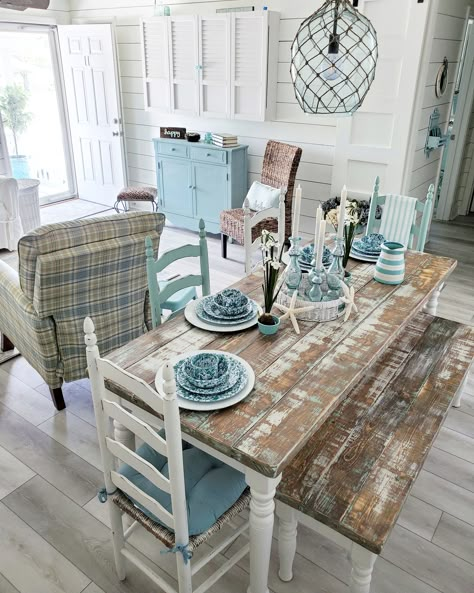 Beach House Small Dining Table, Beach House Table Decor, Costal Cottage Kitchens, Beach Cottages Coastal, Condo Beach Decorating, Costal Beach Houses Interior, Farm Beach House Decor, Small Beach House Interior Design, Beachy Kitchen Table